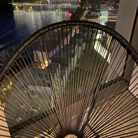 Eurovea Tower 21p Amazing View 아파트