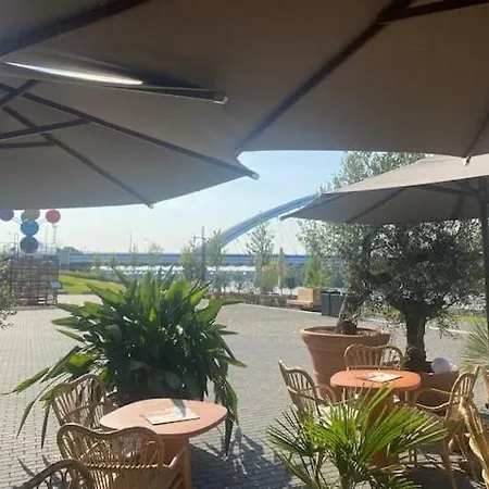 Apartment Eurovea Tower 21p Amazing View Bratislava