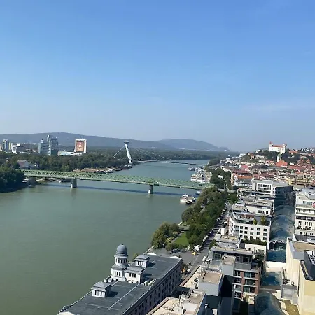 Eurovea Tower 21p Amazing View Апартаменты Братислава